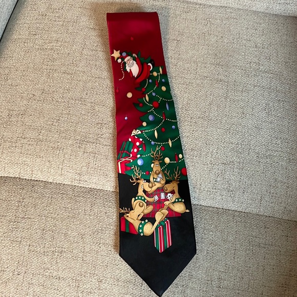 Holiday Tradition Hallmark by MMG tie - Picture 1 of 7